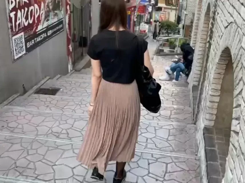 【自购首发】25厘米的大脚黑丝OL，激烈TK软弱的脚掌 1.webp