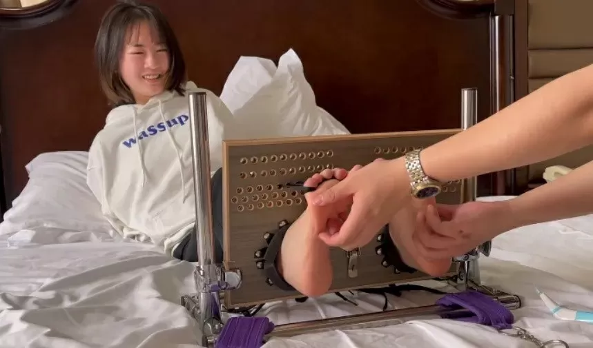 【Cut】高颜值可爱 ST 学妹被挠出表情包 3.webp