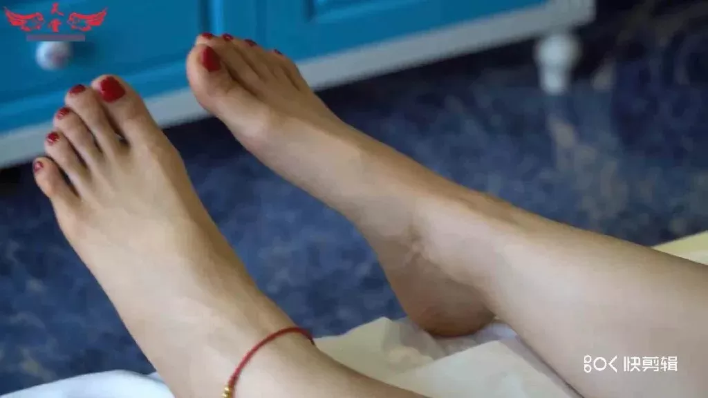 【天堂影视】大美女依依定住身体TK玩弄白袜玉足底 3.webp