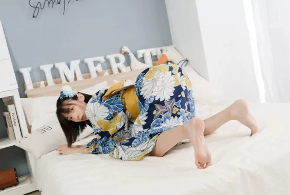 Limerence 最新-颜值少女子子超敏感脚初次被TK，不停闪躲 2.webp