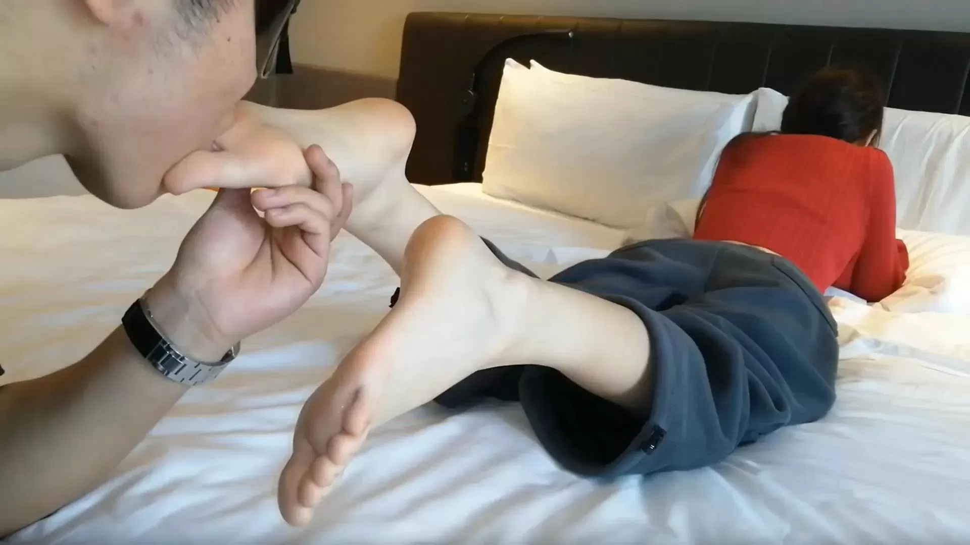 【小卓原创】玩弄绝美高冷学霸妹子的白袜和裸足 (6).webp