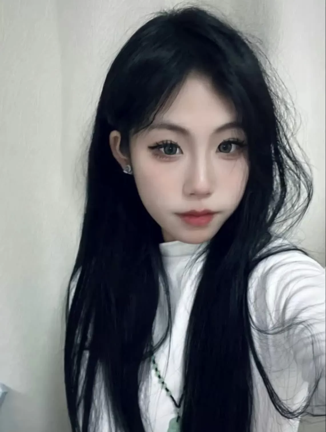 足枷tk高一御姐型美女，脚底抹油30分钟 (2).webp