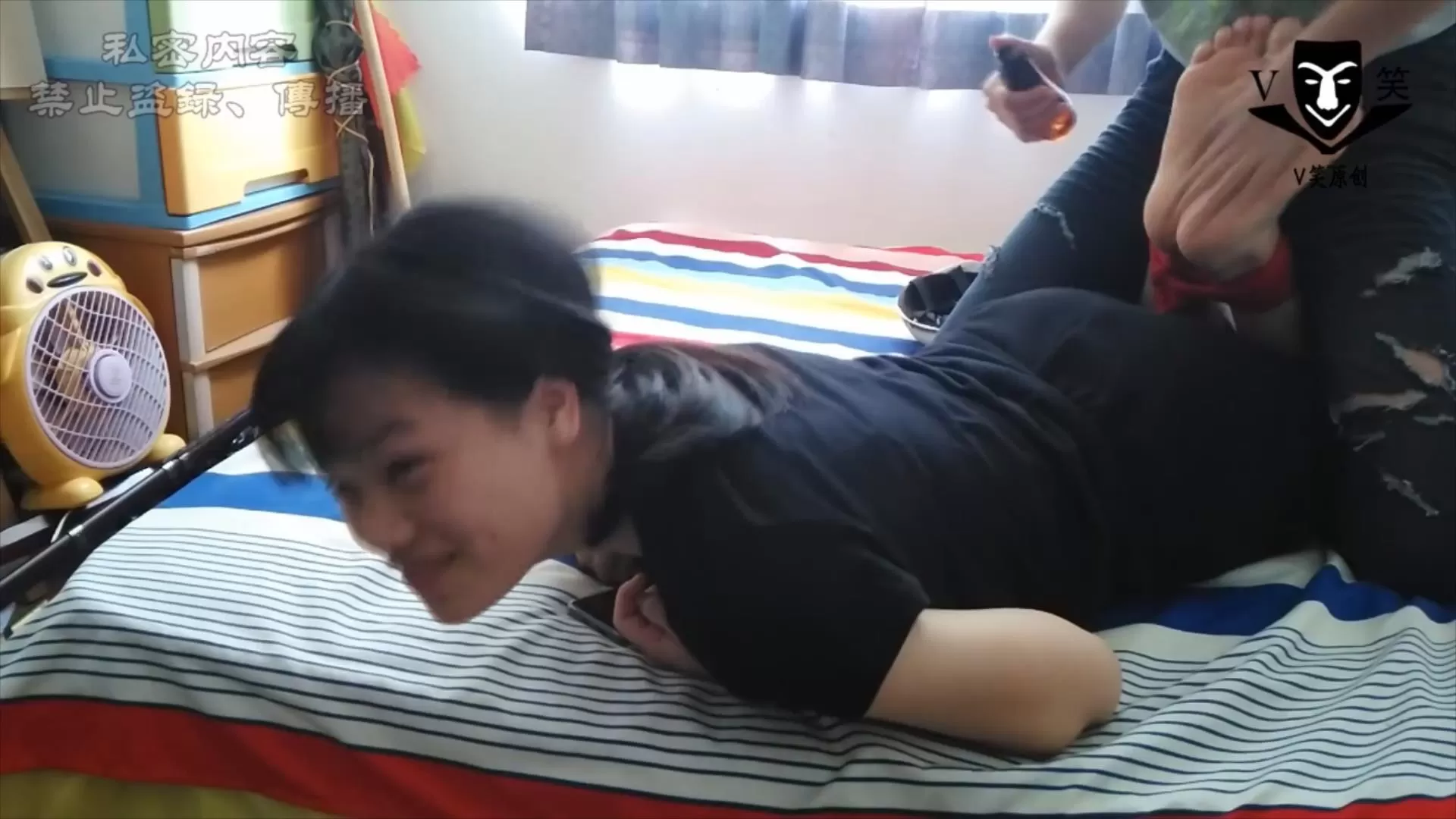 V笑原创 中学生-014 姐妹们的折磨：女孩哭了.mp4_20251214_205453729.webp