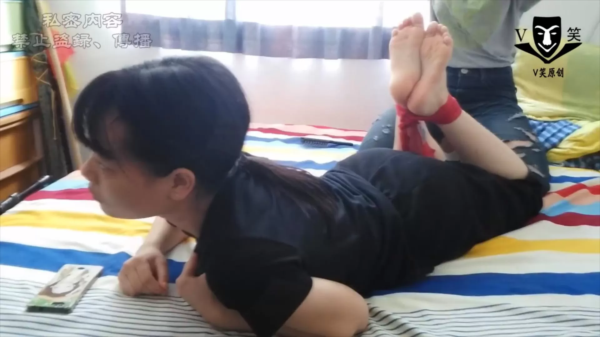 V笑原创 中学生-014 姐妹们的折磨：女孩哭了.mp4_20251214_205611631.webp