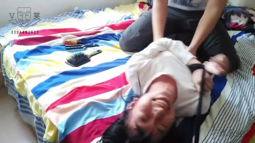 V笑原创 中学生-017 中学生软妹子TK：痒疯了.mp4_20251214_210522524.webp