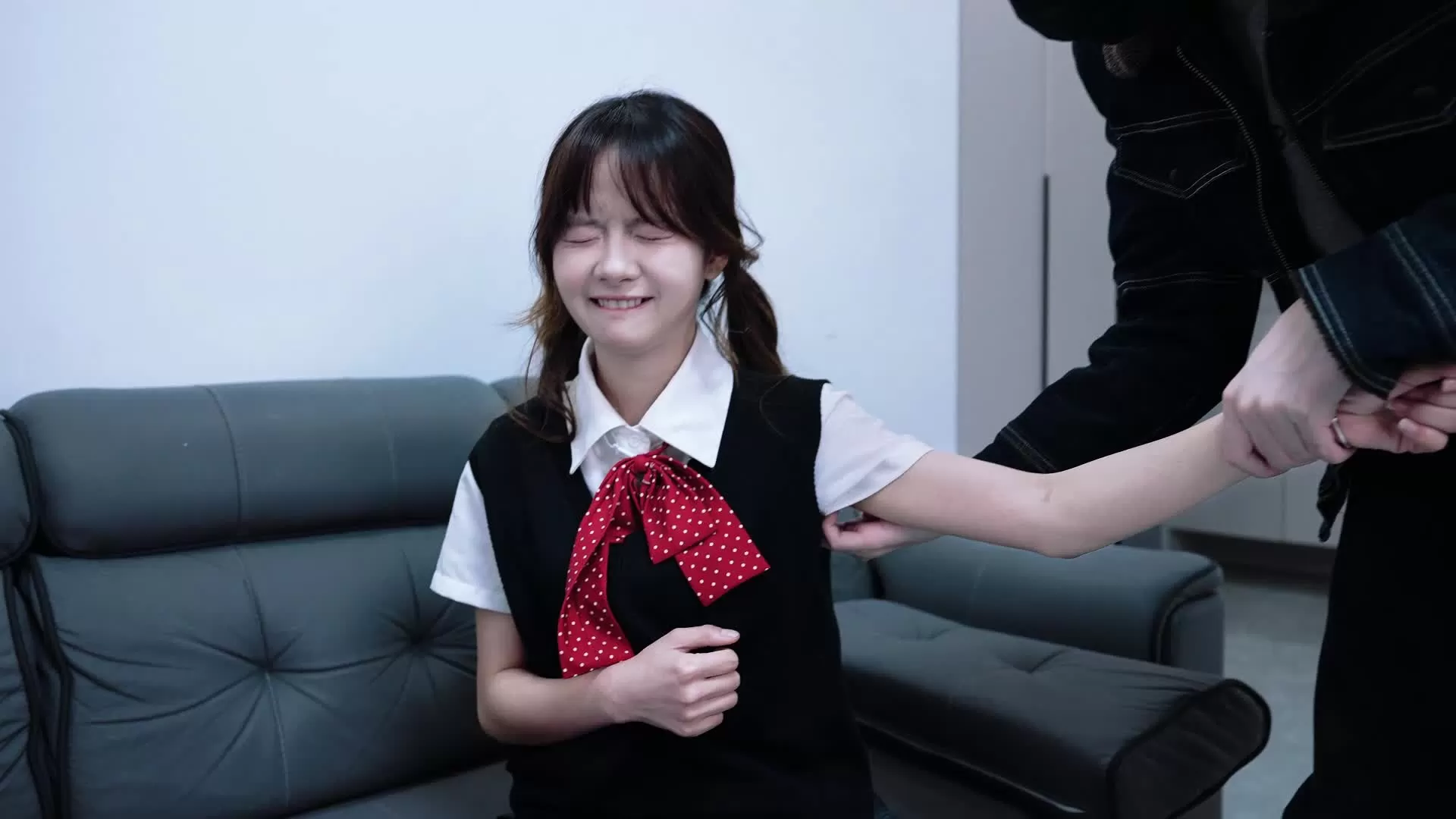 【比尔工作室】小念挑战羞耻的挠痒痒 小念痒痒大学试炼_1_1.webp