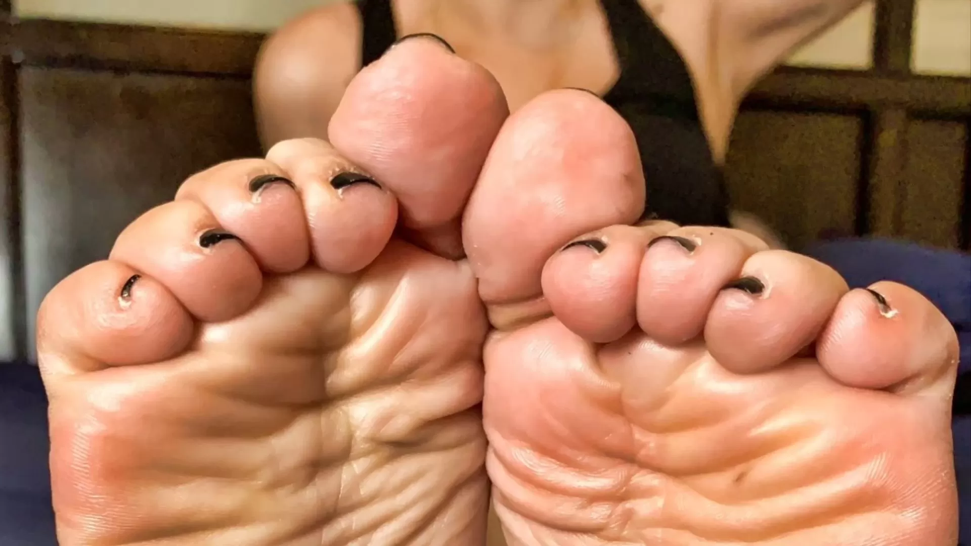 TheDevilsFootstool – Angelica’s Chair Tickle.mp4_snapshot_00.00.000.webp