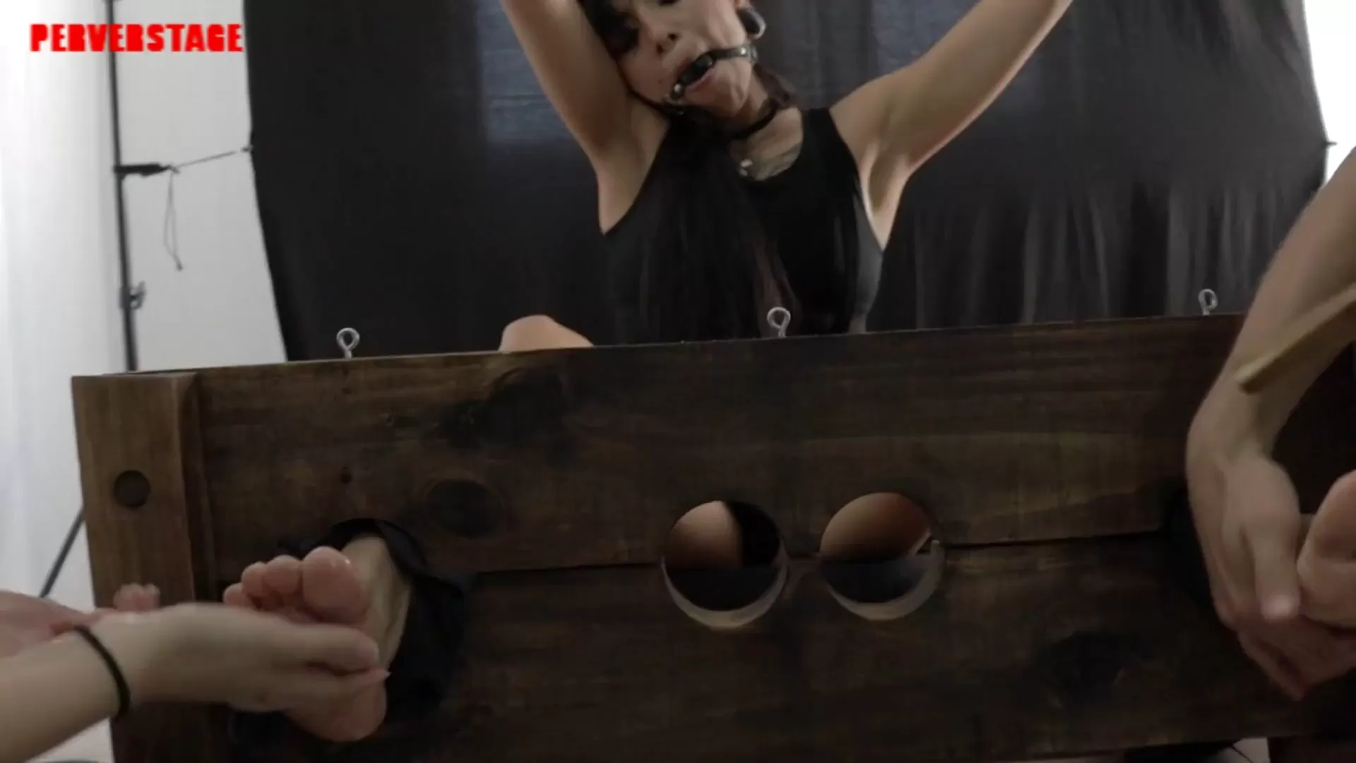 Perverstage – Claudia her Soles Oiled and Tickled.mp4_snapshot_03.22.469.webp