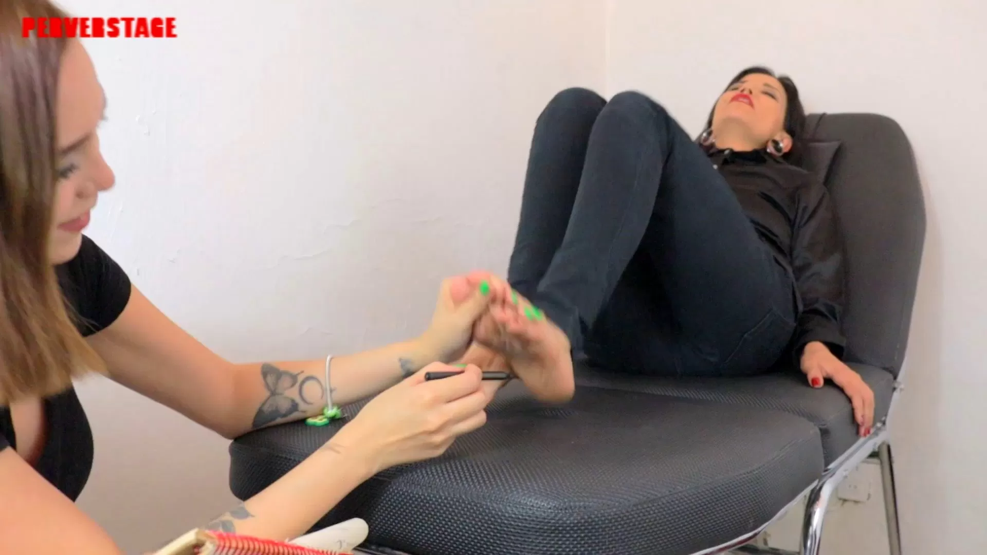 Perverstage – A Study about sensations on the Feet.mp4_snapshot_16.16.008.webp