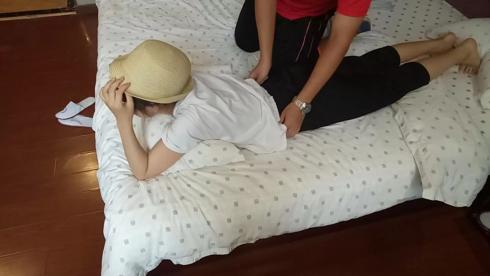 熊大原创 挠玩TK圆帽高中妹子的小脚丫_43_3.webp