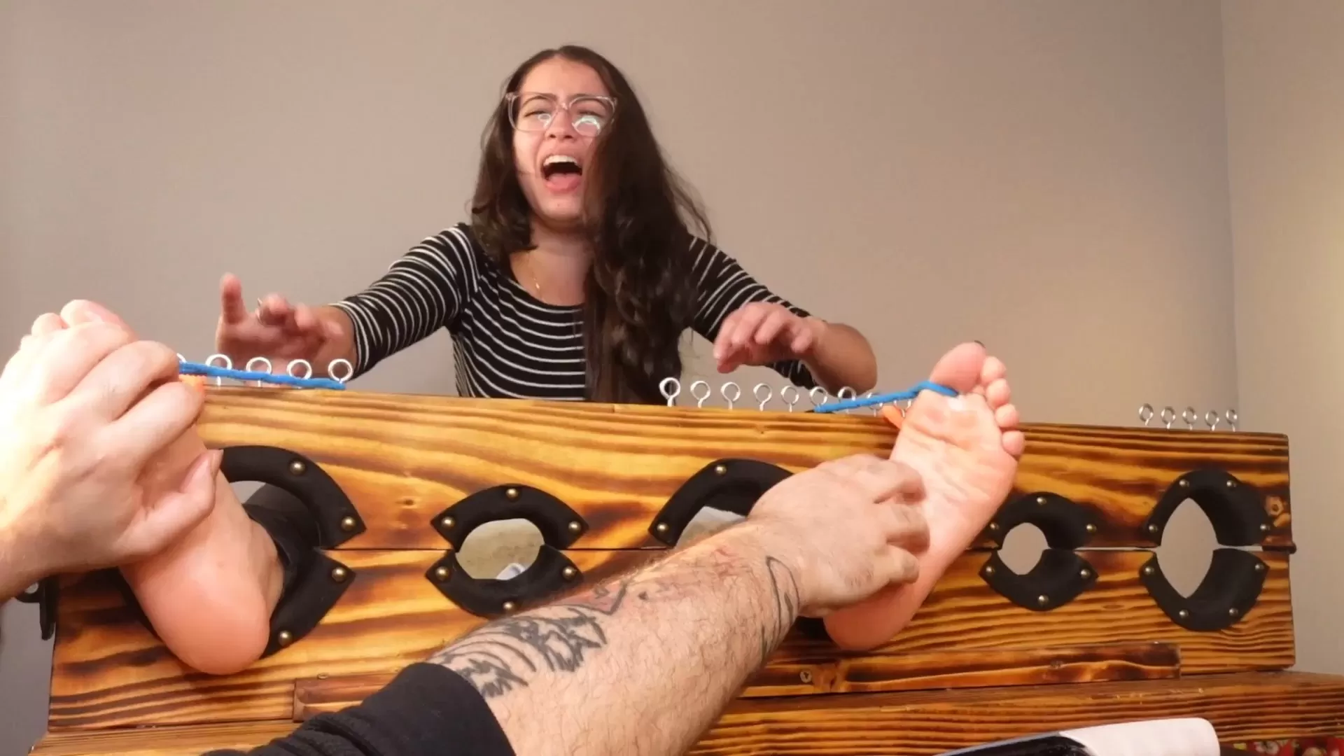 TheTickleRoom – Bella Feetures Spread Foot Tickle “The Real First Time”.mp4_s.webp