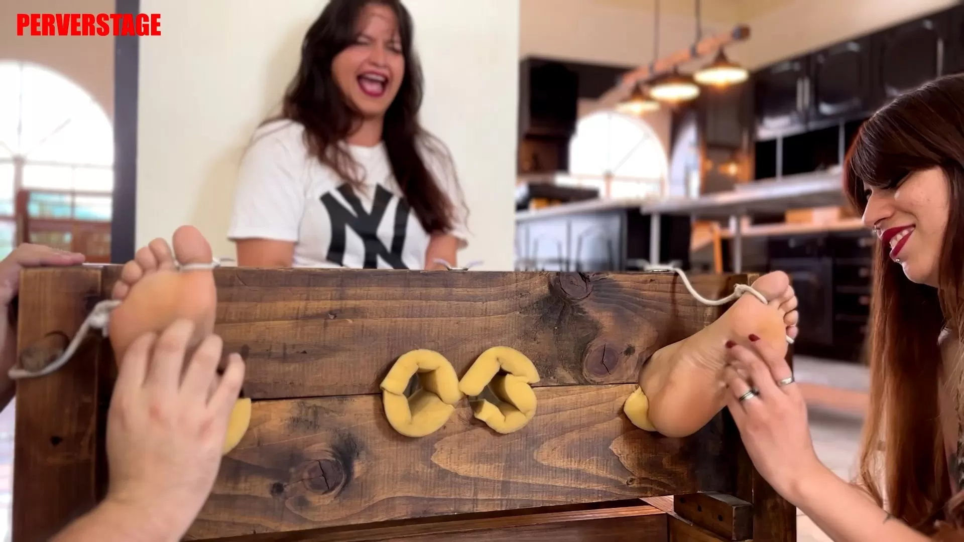 Perverstage – Amazon girl with extremely ticklish feet.mp4_snapshot_03.45.258.webp