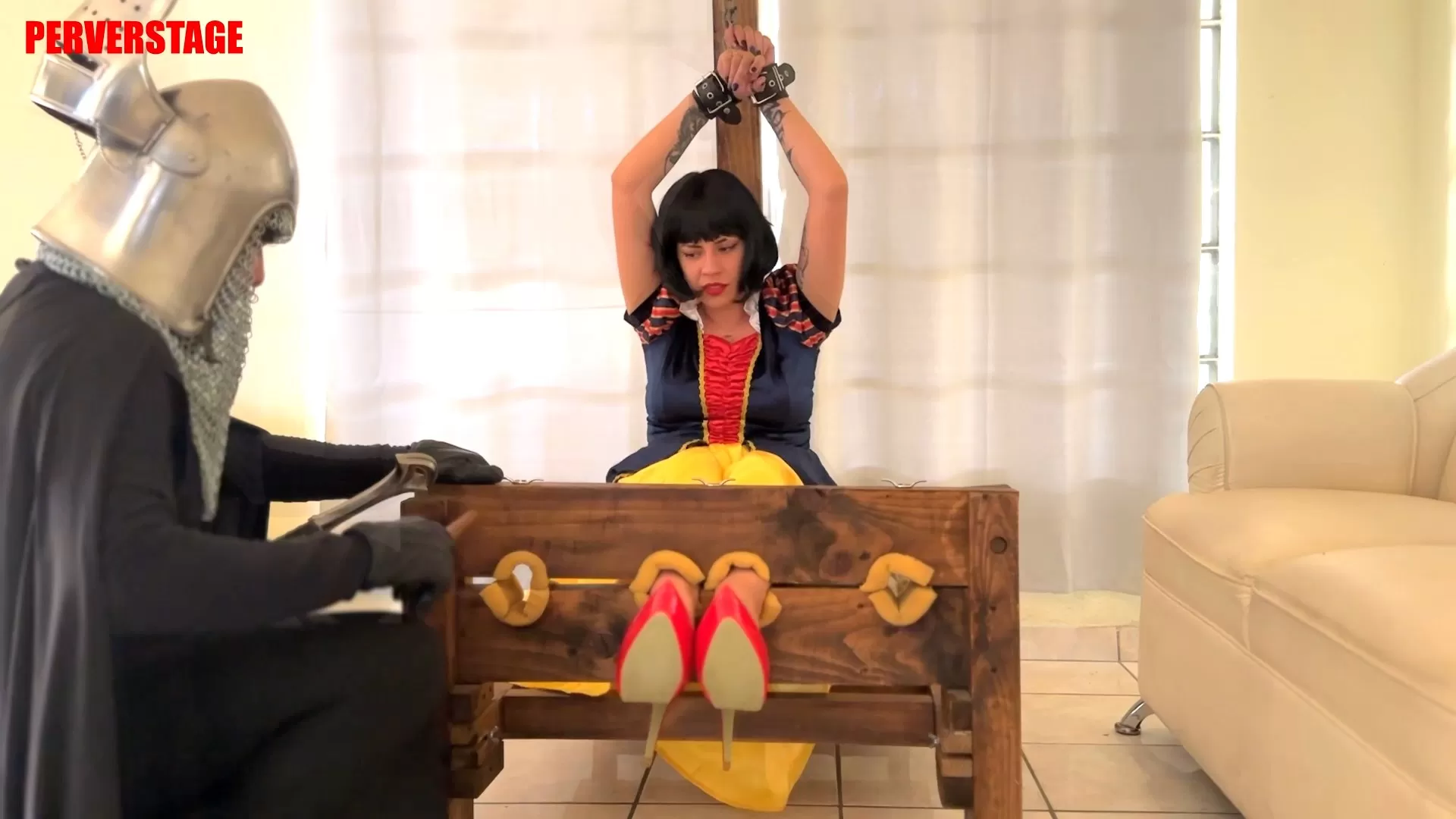Perverstage – Snow White Humiliated.mp4_snapshot_00.54.253.webp