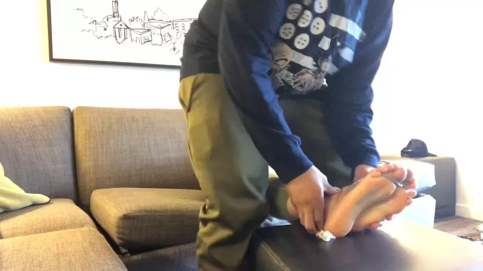 TheBKTickler - Karly's tickle torture - feet (part 1) .mp4_snapshot_03.53.333.webp