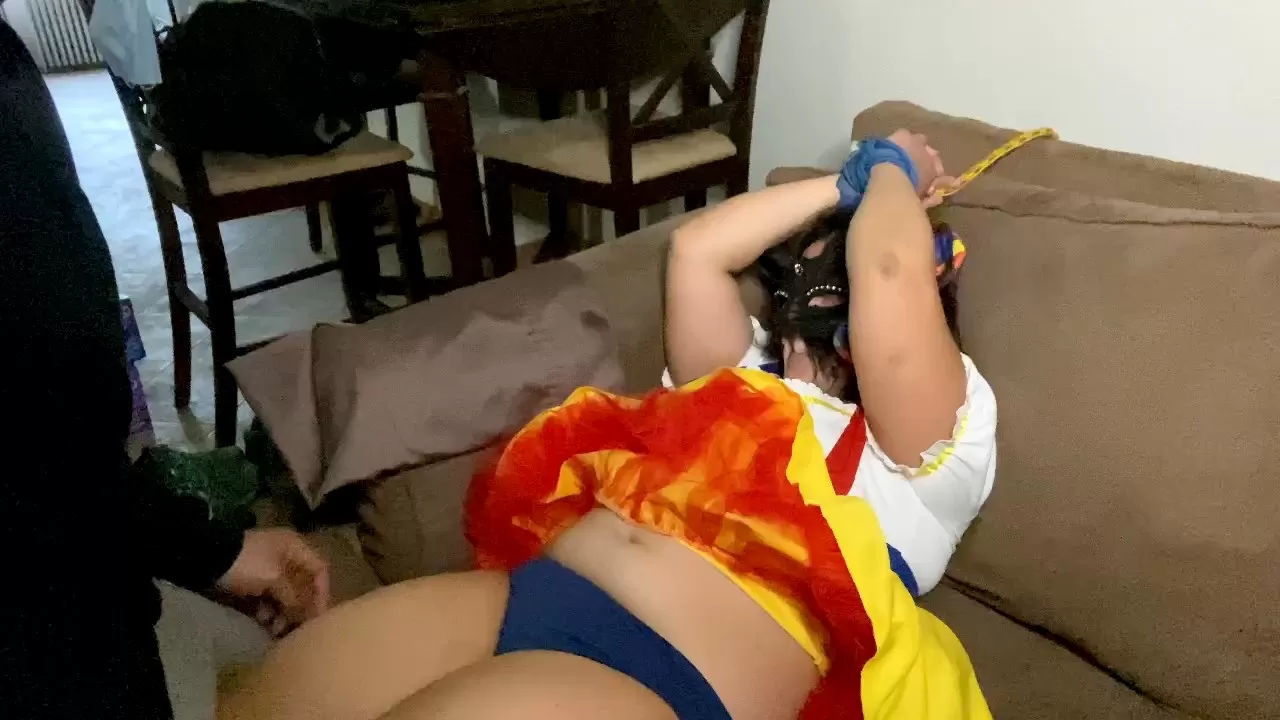 TheBKTickler – Roslyn’s Halloween party detour – full body.mp4_snapshot_03.26.000.webp