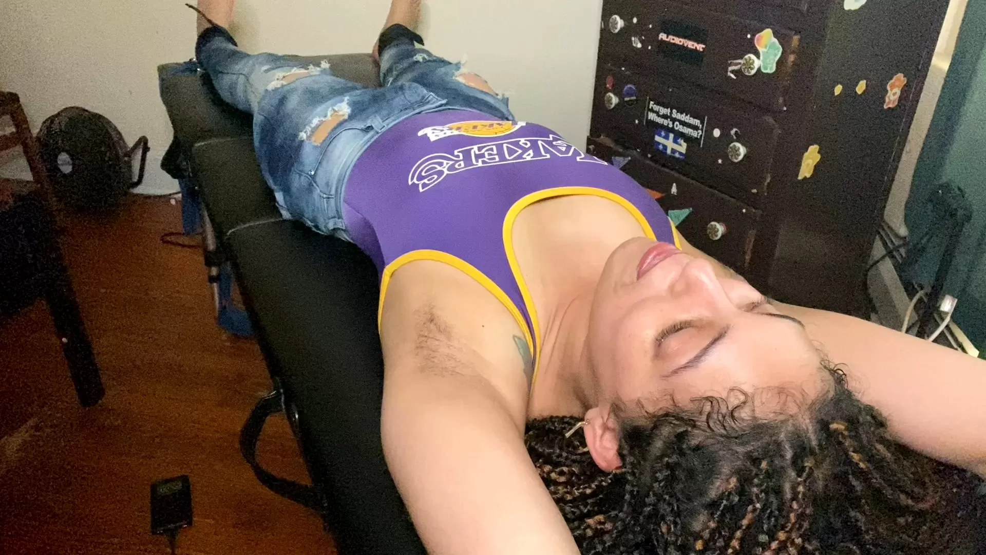 TheBKTickler – Myss Klassie’s Tickle Table Debut.mp4_snapshot_00.00.000.webp