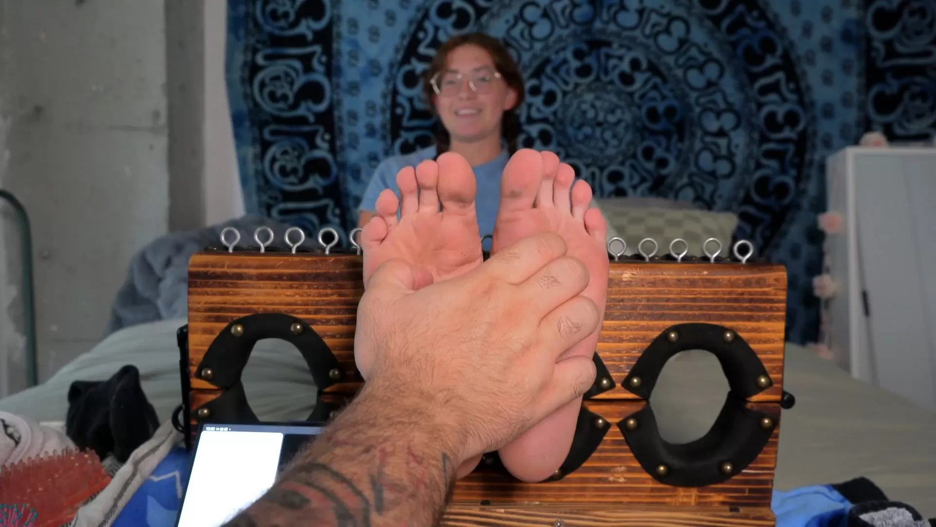 TheTickleRoom – Ivys Telephone Foot Tickle!.mp4_snapshot_02.25.145.webp