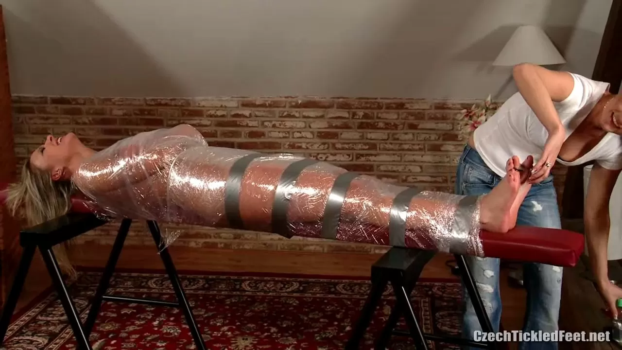Tickling-Submission – Tickled and oiled feet - Samantha .mp4_snapshot_01.48.441.webp