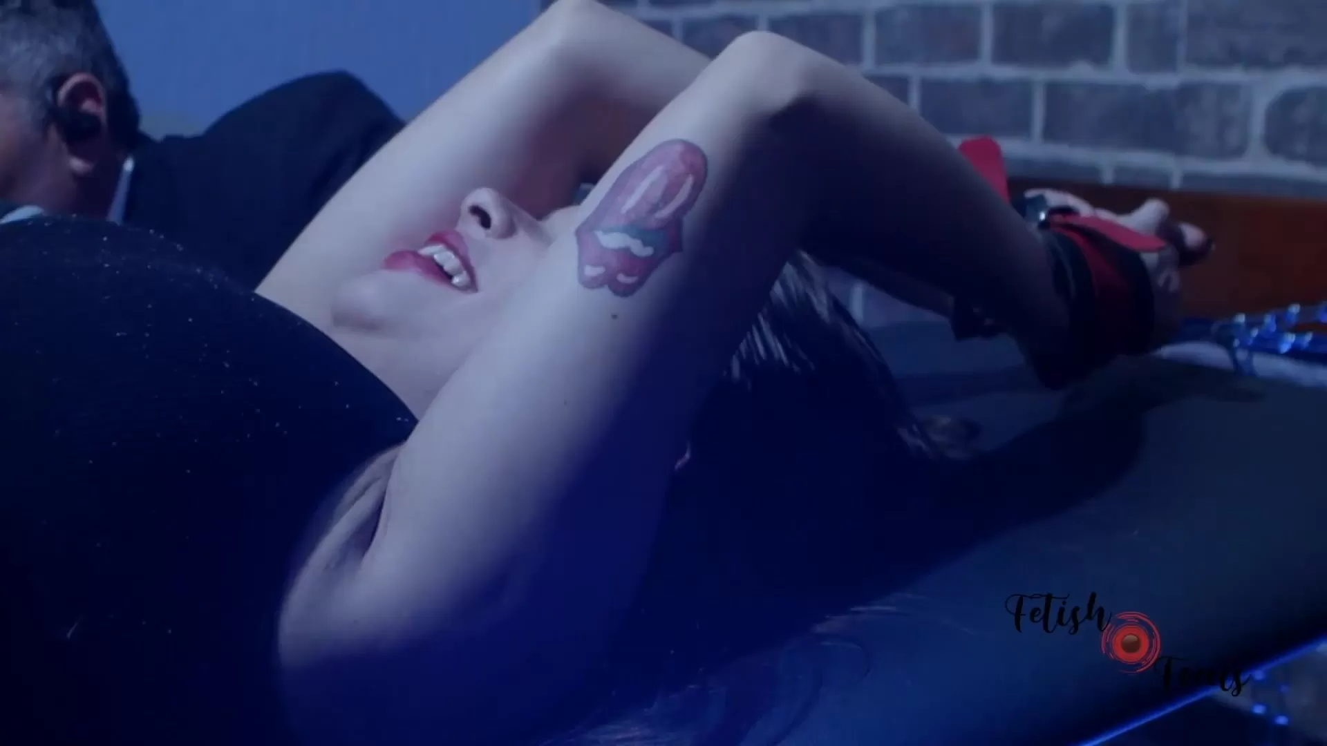 FetishFocus – Pop Star Tickling Trap.0010 - 00-20-01.webp