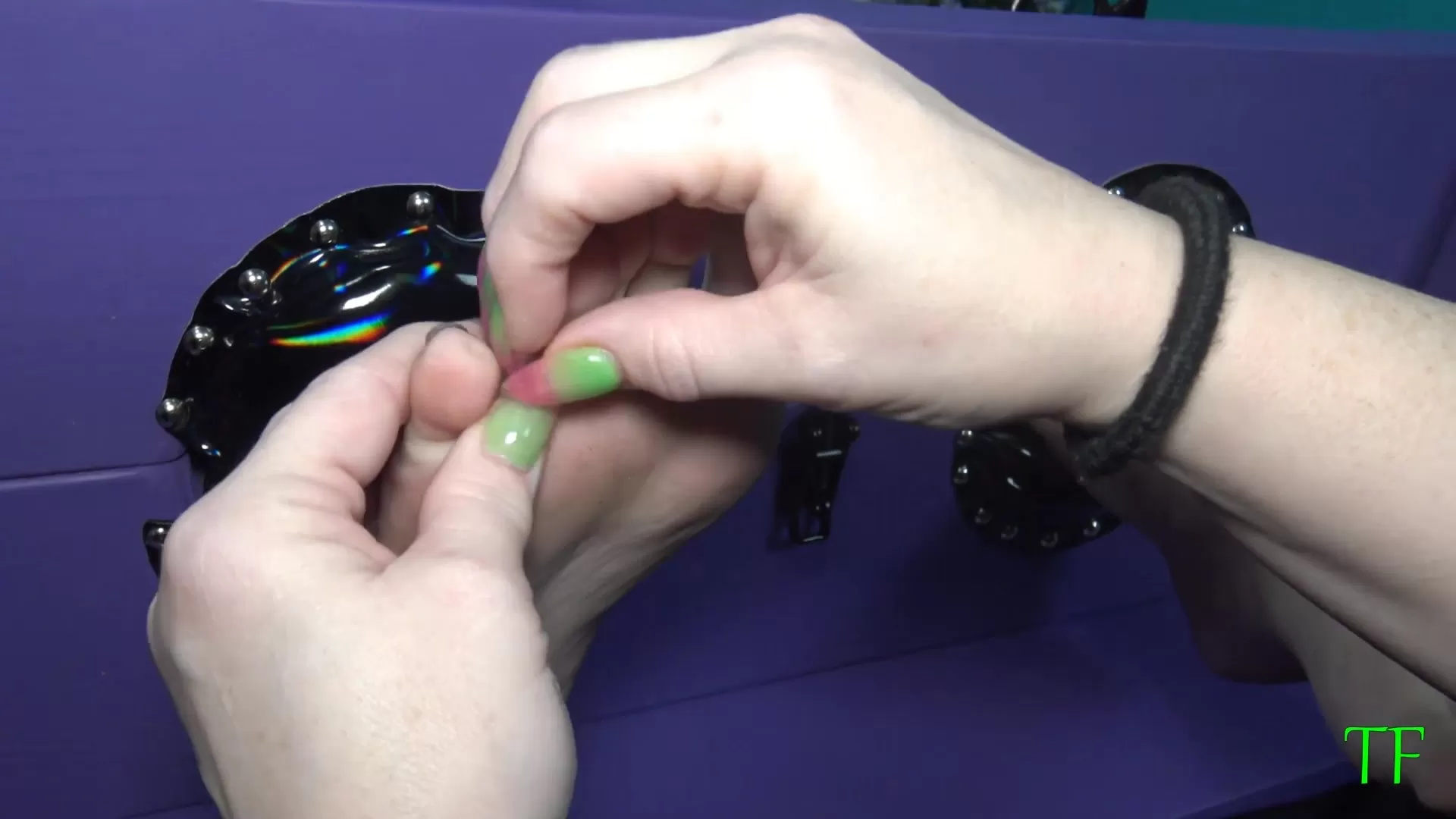 TicklingFootworX – Kitty Loves to Tickle Kilos Beautiful Feet.0002 - 00-01-49.webp