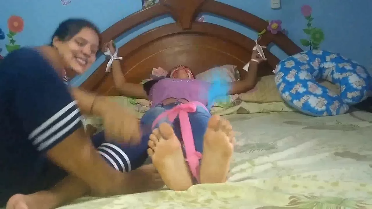 HomeMadeCosquillas - Arianna, Tickle in bed no!.0003 - 00-02-08.webp