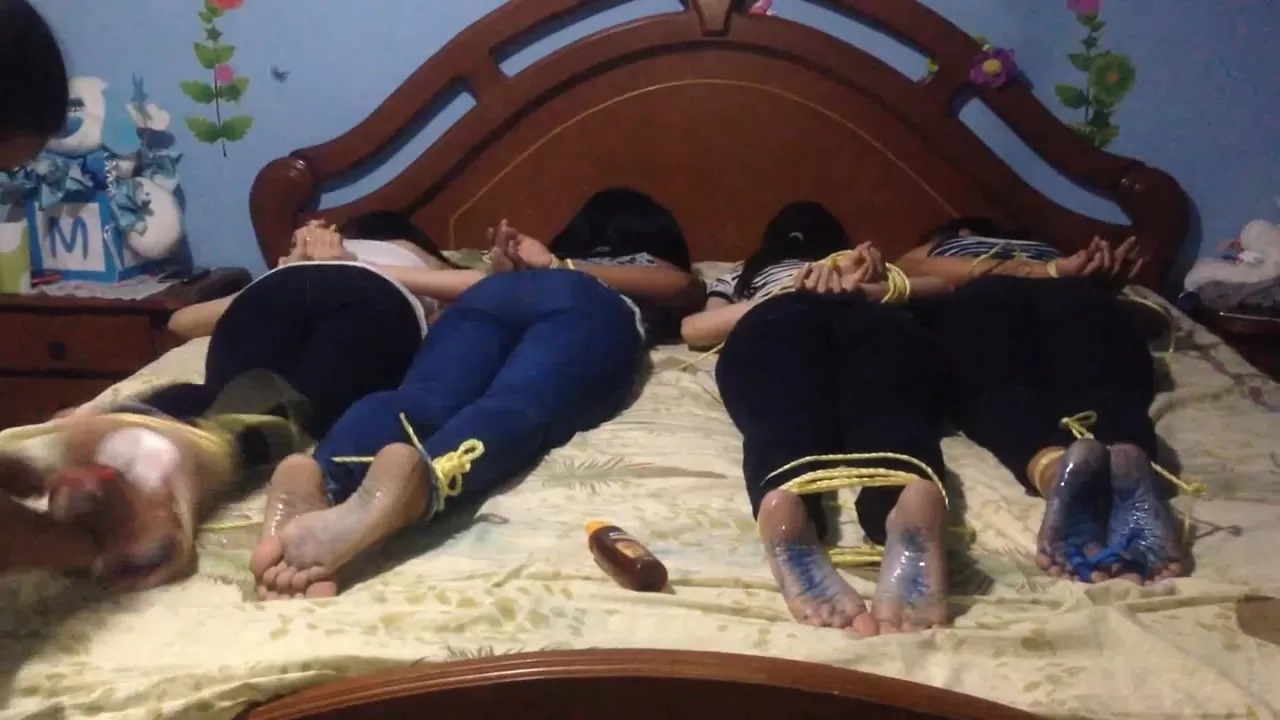 HomeMadeCosquillas - Bleu feet tickle challenge, Four girls.0002 - 00-01-54.webp
