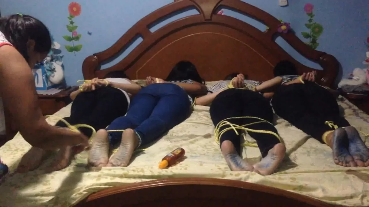 HomeMadeCosquillas - Bleu feet tickle challenge, Four girls.0010 - 00-07-00.webp