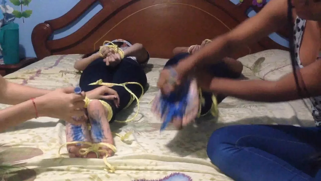 HomeMadeCosquillas - Bleu feet tickle challenge, Oriana and Maria's turn.00.webp