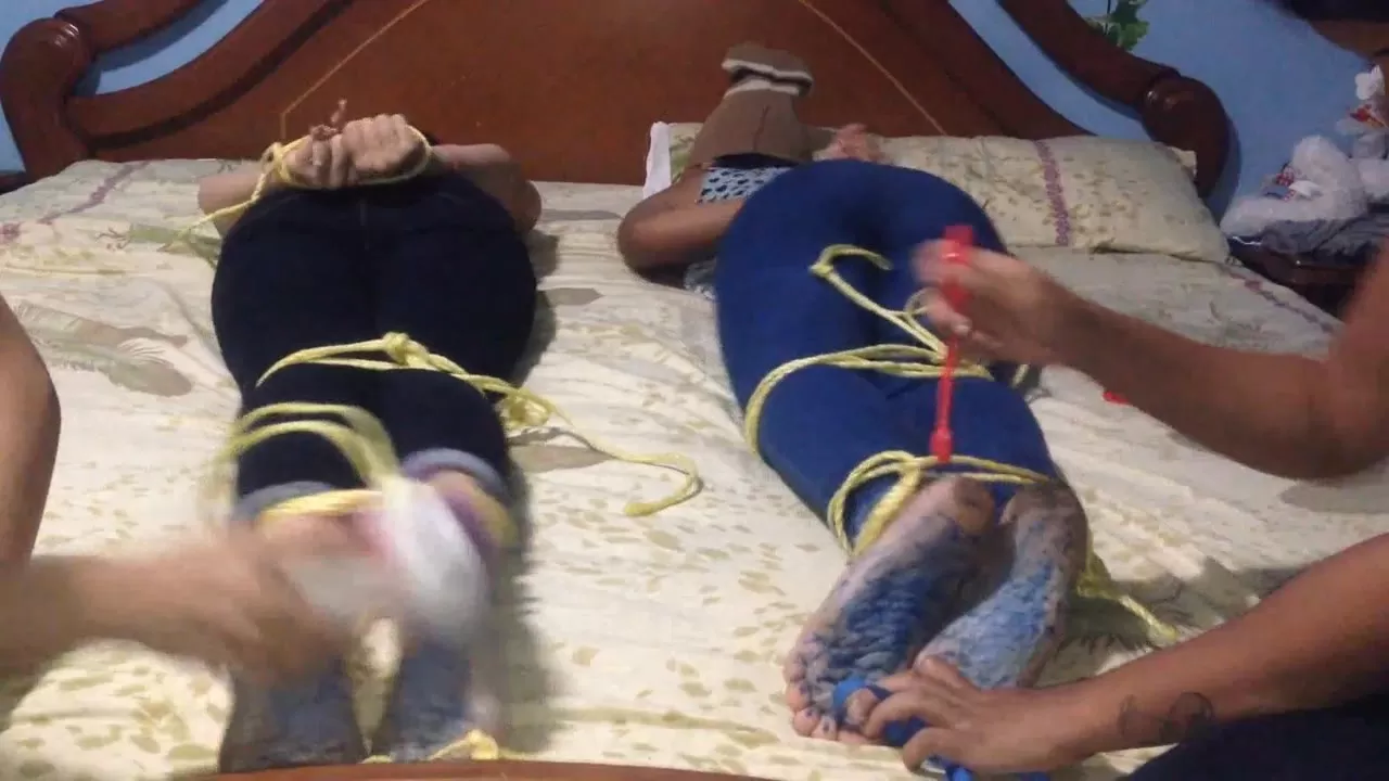 HomeMadeCosquillas - Bleu feet tickle challenge, Vicky and Ariana's turn.00.webp