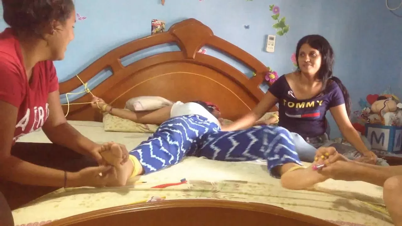HomeMadeCosquillas - Escape or tickle torture! Margaret's turn.0013 - 00-14-11.webp