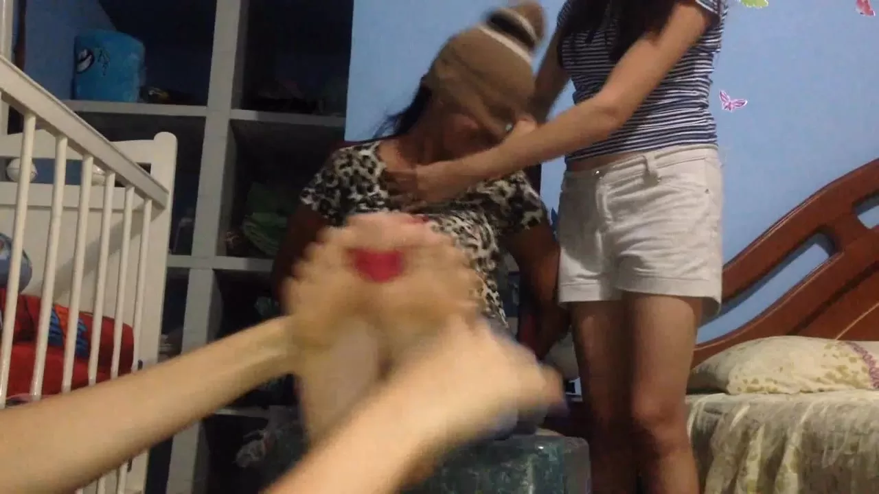 HomeMadeCosquillas - Tickle chair challenge, Ariana's turn.0007 - 00-05-06.webp