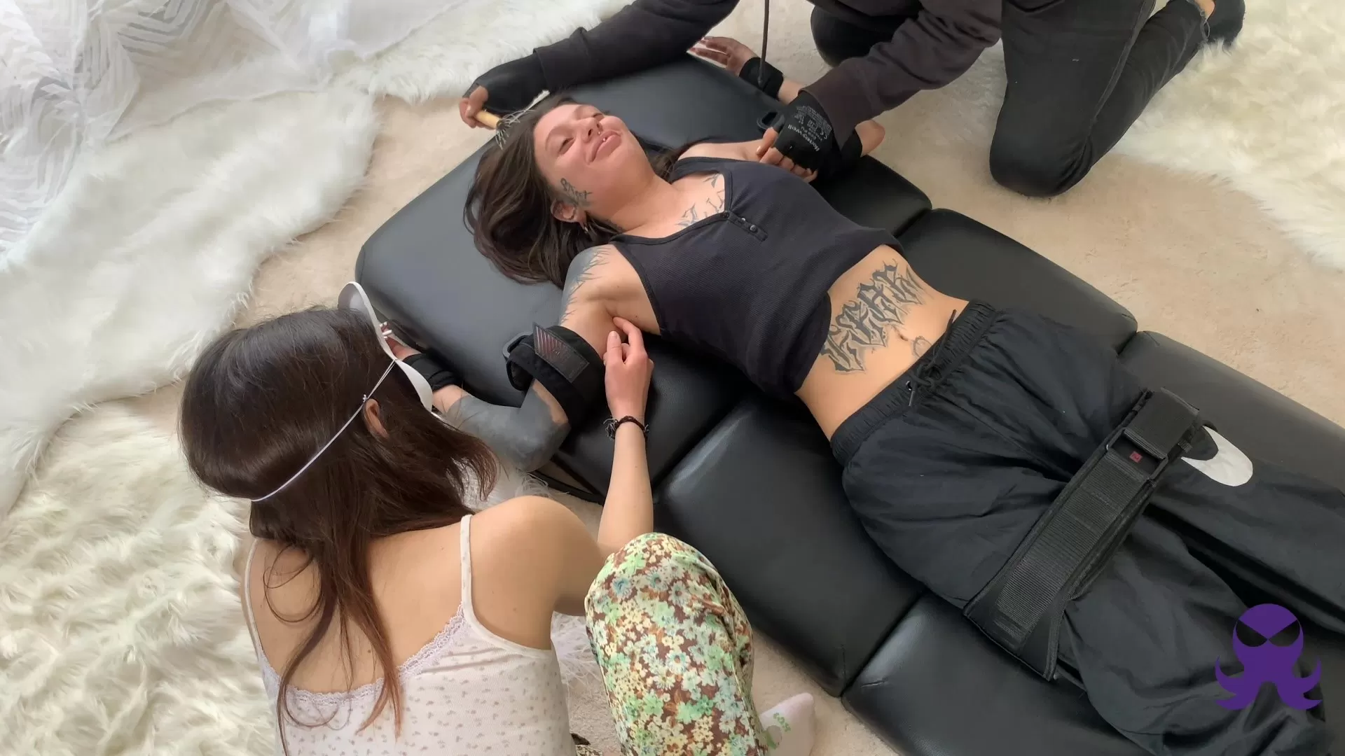 Octopus – Chia upperbody tickle – tickled by Yuxi and Octopus.0003 - 00-04-45.webp