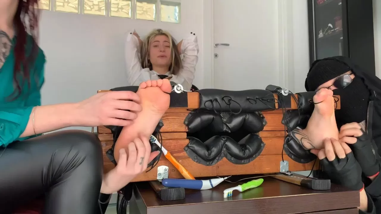 MistressAmarena – TICKLING OUR BLONDE SLAVE.0013 - 00-14-41.webp