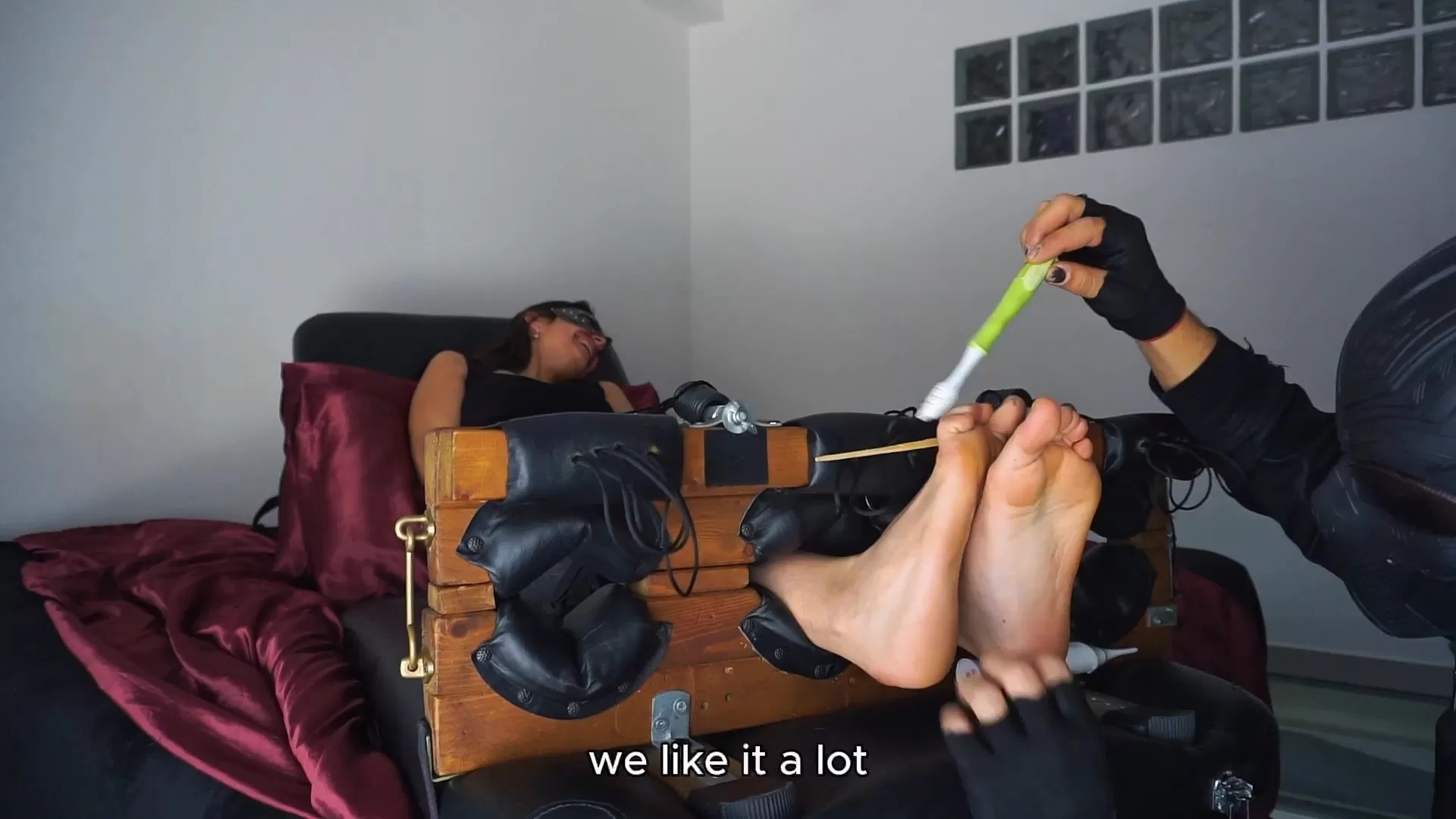 OctopusTickling – Pam tickling session – feet.0004 - 00-06-26.webp