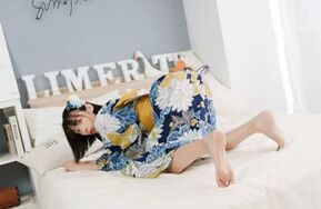 Limerence 最新-颜值少女子子超敏感脚初次被TK，不停闪躲