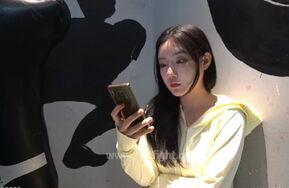 格斗双女被绑挠脚心