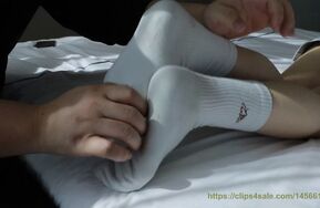 CGBF 女医生的白色棉袜被搔痒了