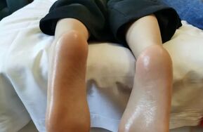 【网友原创】约来超可爱的妹妹拍摄把玩她的白嫩的胖脚丫