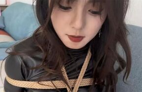 定制 （菀沁）【美女学姐被劫持】逃跑失败被抓回薄丝足控tk挣扎