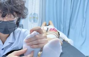 【咕精品1005】足底志愿：少女主动足底彻底挠痒开发！（在线播）