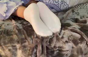 【小迪】小白袜裸足脚底抹油被男友拿叉子TK!