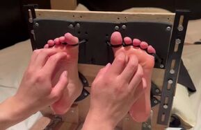 【在线播】【自购首发】X站日本高质量工作室Gura Model F 的脚底挠痒痒