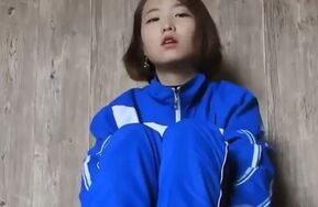 【在线播】突围-老片-无TK-校服妹子-红指甲-粉红棉袜