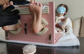 酒店挠邻家小妹脚心（在线播）