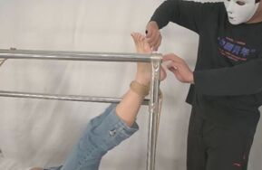 CV4KSprite雪碧牛仔裤烤猪缚裸足高跟TK挣扎呻吟