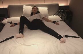 【重磅精品】三条-PP原创-微剧情-招来三个学妹挠棉袜嫩脚丫 纯tk高清推荐